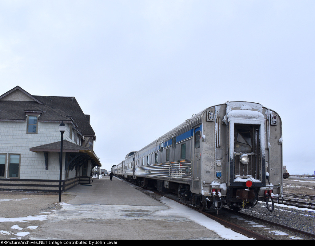 Rear of VIA693 at Churchill Sta 